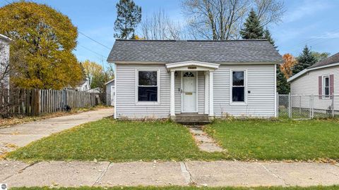 Tiny photo for 825 Walnut Street, Cadillac, MI 49601 (MLS # 1940388)