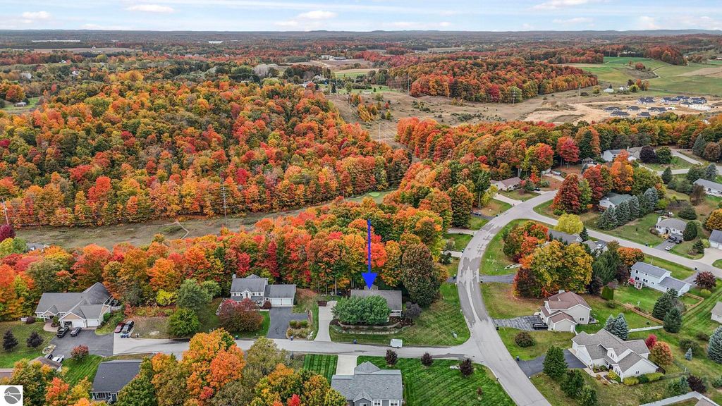 Photo of 3199 Heritage Park Place, Traverse City, MI 49685 (MLS # 1939926)