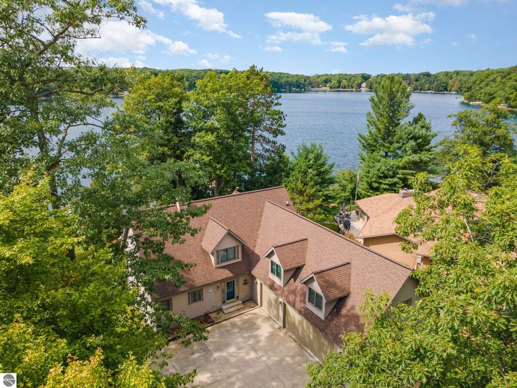 Photo of 5685 Shirley Ann Drive, Harrison, MI 48625 (MLS # 1937398)