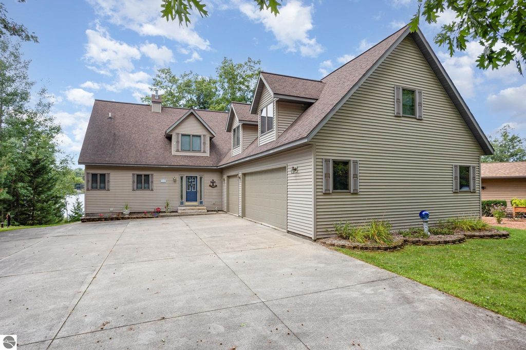 Photo of 5685 Shirley Ann Drive, Harrison, MI 48625 (MLS # 1937398)