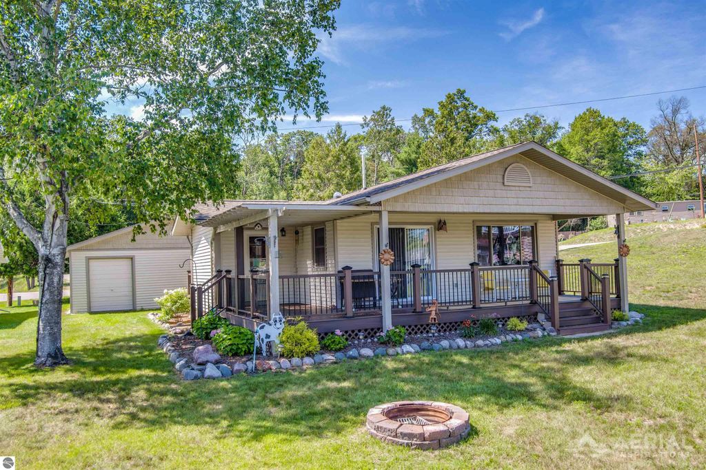 Photo of 1580 N Ogemaw Trail, West Branch, MI 48661 (MLS # 1936511)