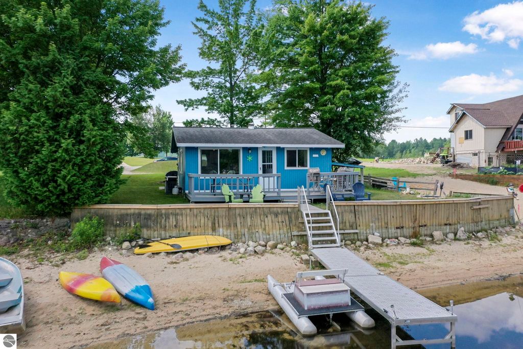 Photo of 9301 E 50 Road, Cadillac, MI 49601 (MLS # 1937662)