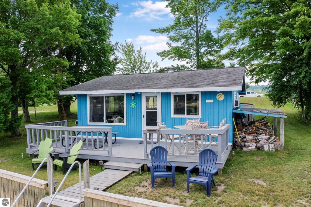 Photo of 9301 E 50 Road, Cadillac, MI 49601 (MLS # 1937662)