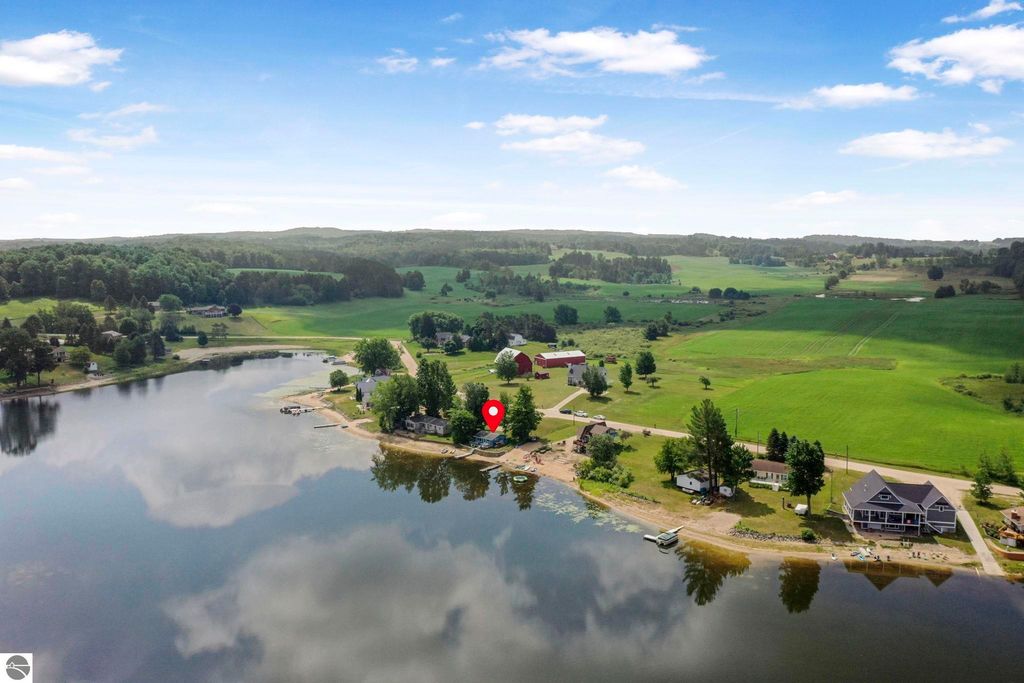 Photo of 9301 E 50 Road, Cadillac, MI 49601 (MLS # 1937662)