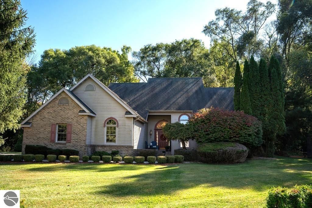 Photo of 3106 Hunters Trail, Mt Pleasant, MI 48858 (MLS # 1939199)