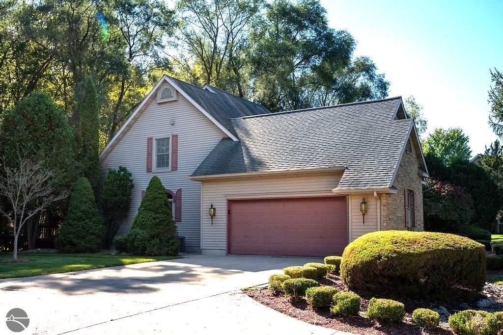 Photo of 3106 Hunters Trail, Mt Pleasant, MI 48858 (MLS # 1939199)