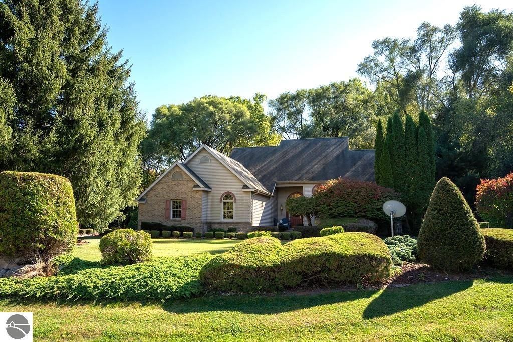 Photo of 3106 Hunters Trail, Mt Pleasant, MI 48858 (MLS # 1939199)