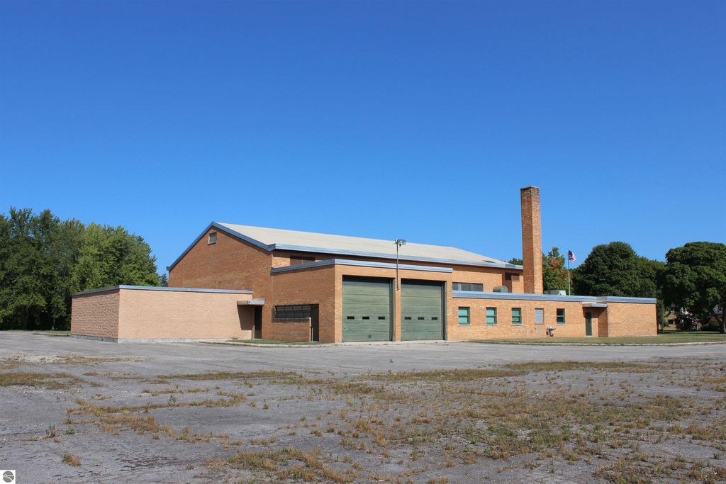 Photo of 610 S Cuyler Street, Cheboygan, MI 49721 (MLS # 1927721)