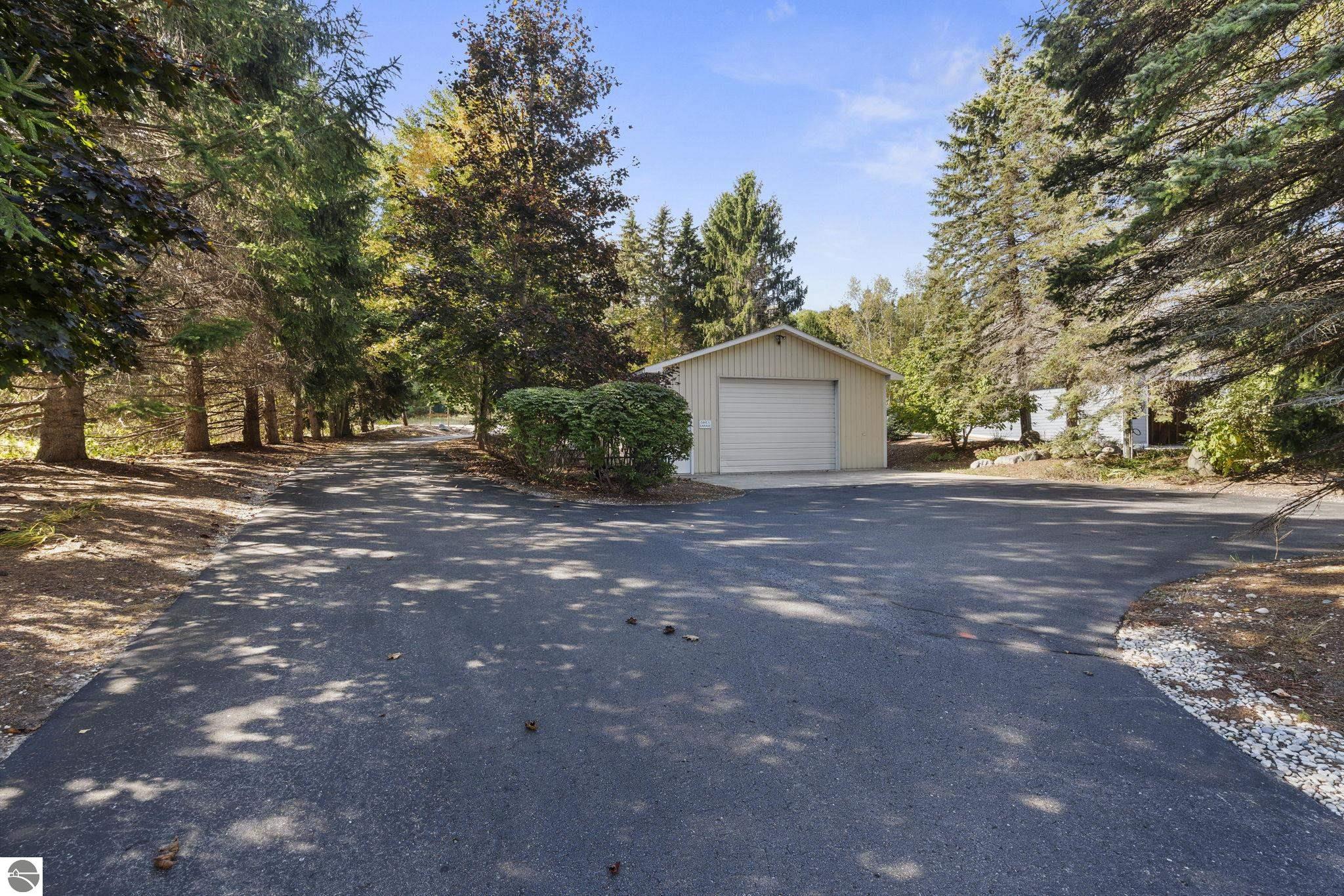 Bellaire, Michigan 49615, United States, 4 Bedrooms Bedrooms, ,4 BathroomsBathrooms,Residential,Pending,223987