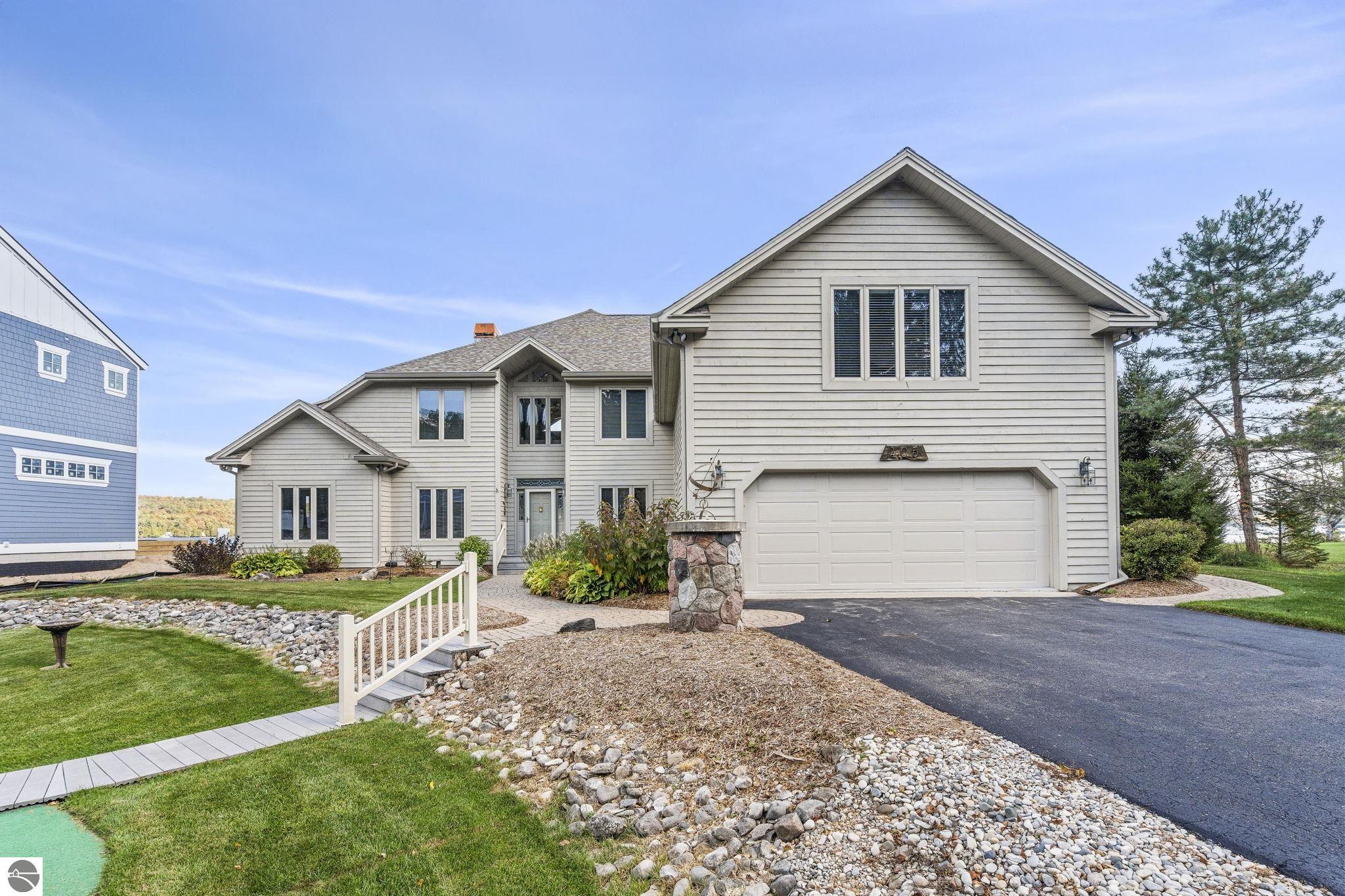 Bellaire, Michigan 49615, United States, 4 Bedrooms Bedrooms, ,4 BathroomsBathrooms,Residential,Pending,223987