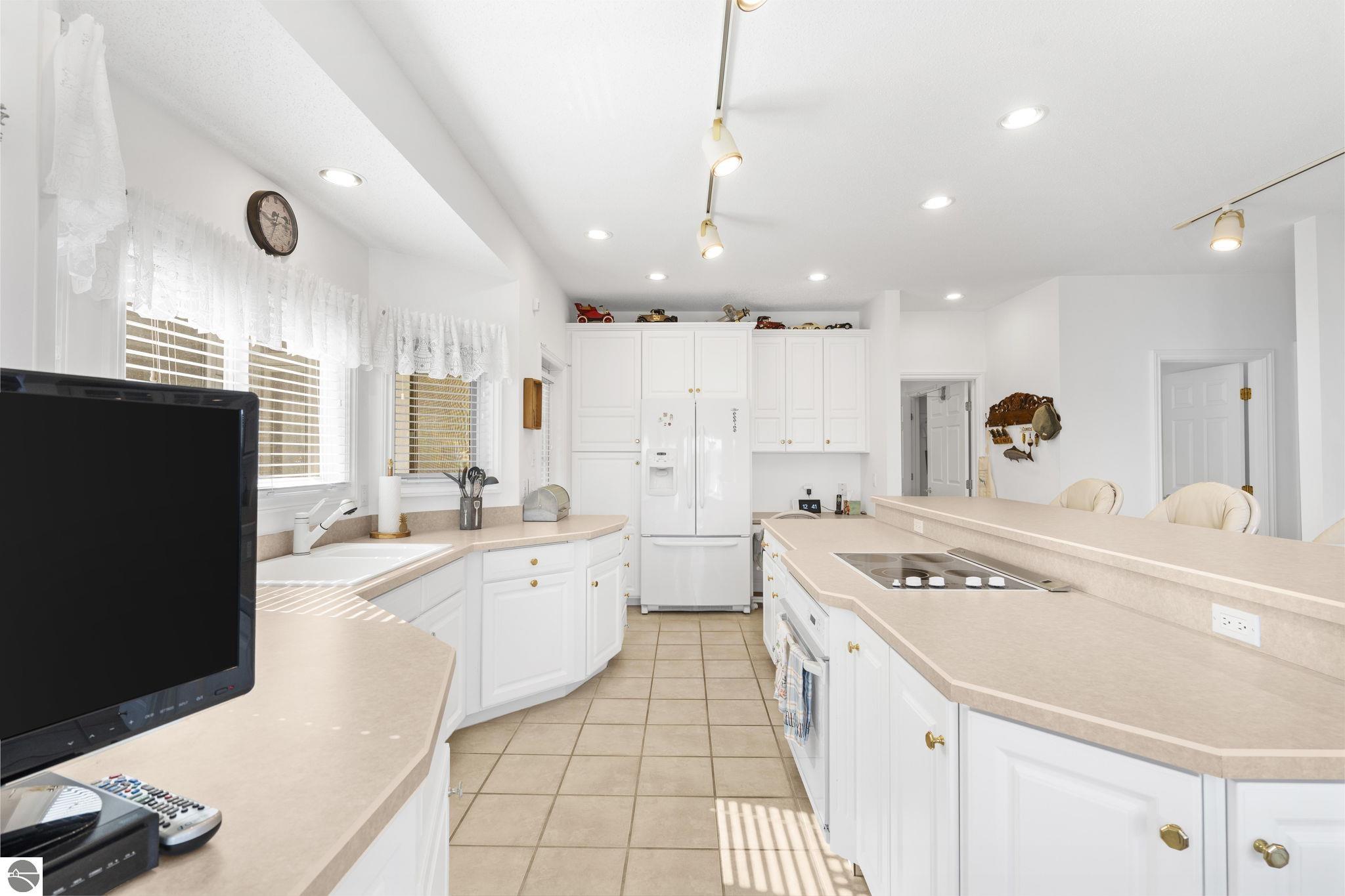 Bellaire, Michigan 49615, United States, 4 Bedrooms Bedrooms, ,4 BathroomsBathrooms,Residential,Pending,223987