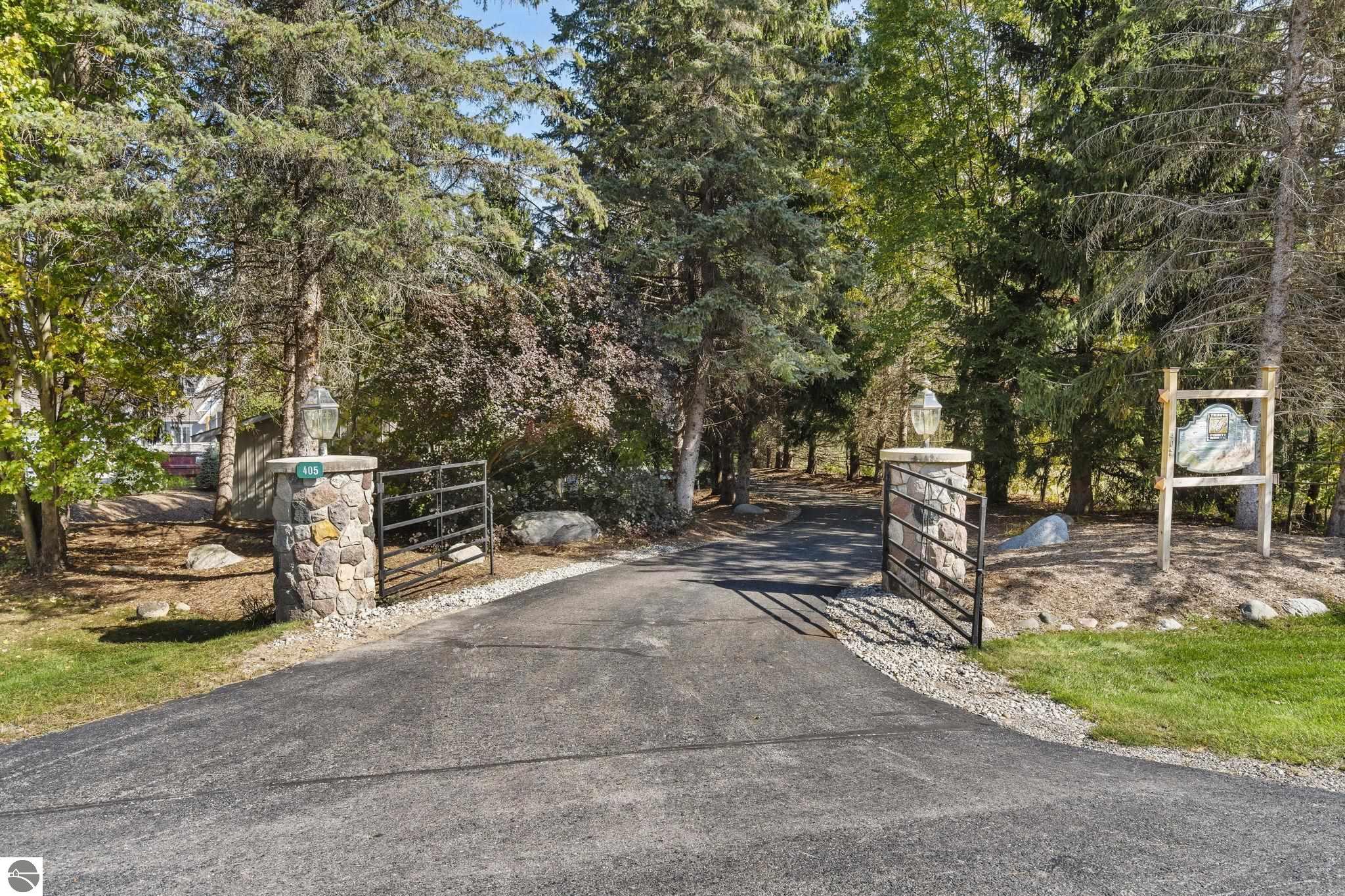 Bellaire, Michigan 49615, United States, 4 Bedrooms Bedrooms, ,4 BathroomsBathrooms,Residential,Pending,223987