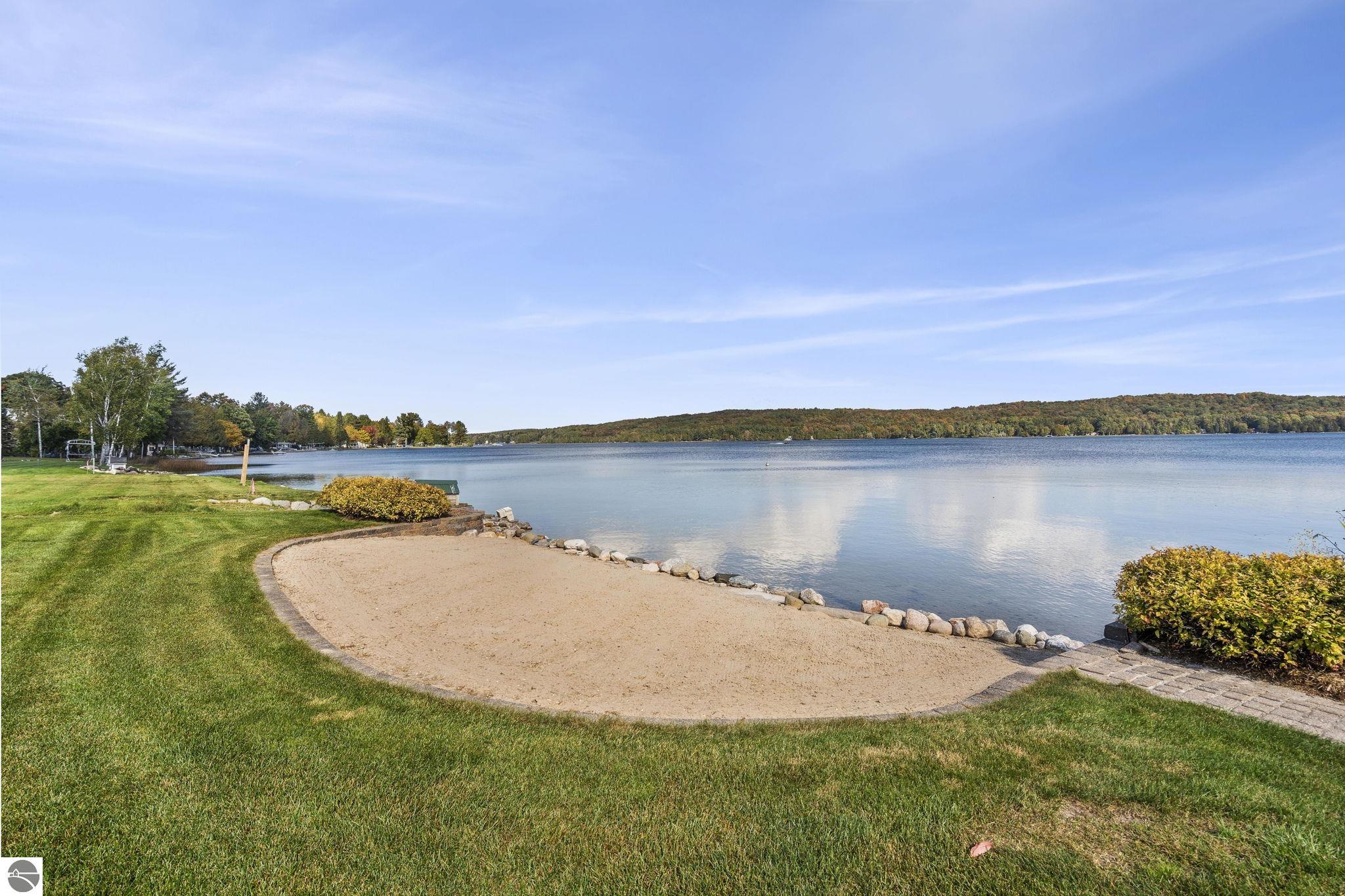 Bellaire, Michigan 49615, United States, 4 Bedrooms Bedrooms, ,4 BathroomsBathrooms,Residential,Pending,223987