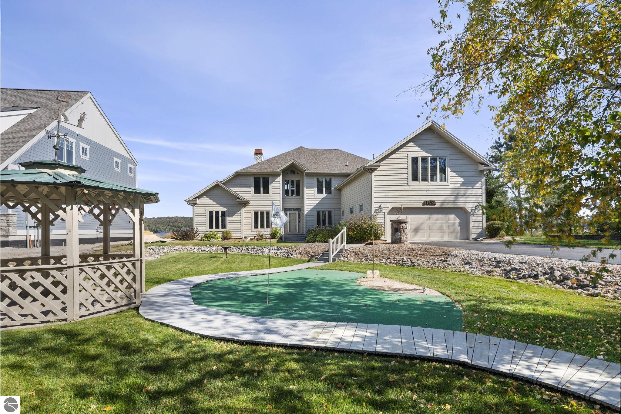 Bellaire, Michigan 49615, United States, 4 Bedrooms Bedrooms, ,4 BathroomsBathrooms,Residential,Pending,223987