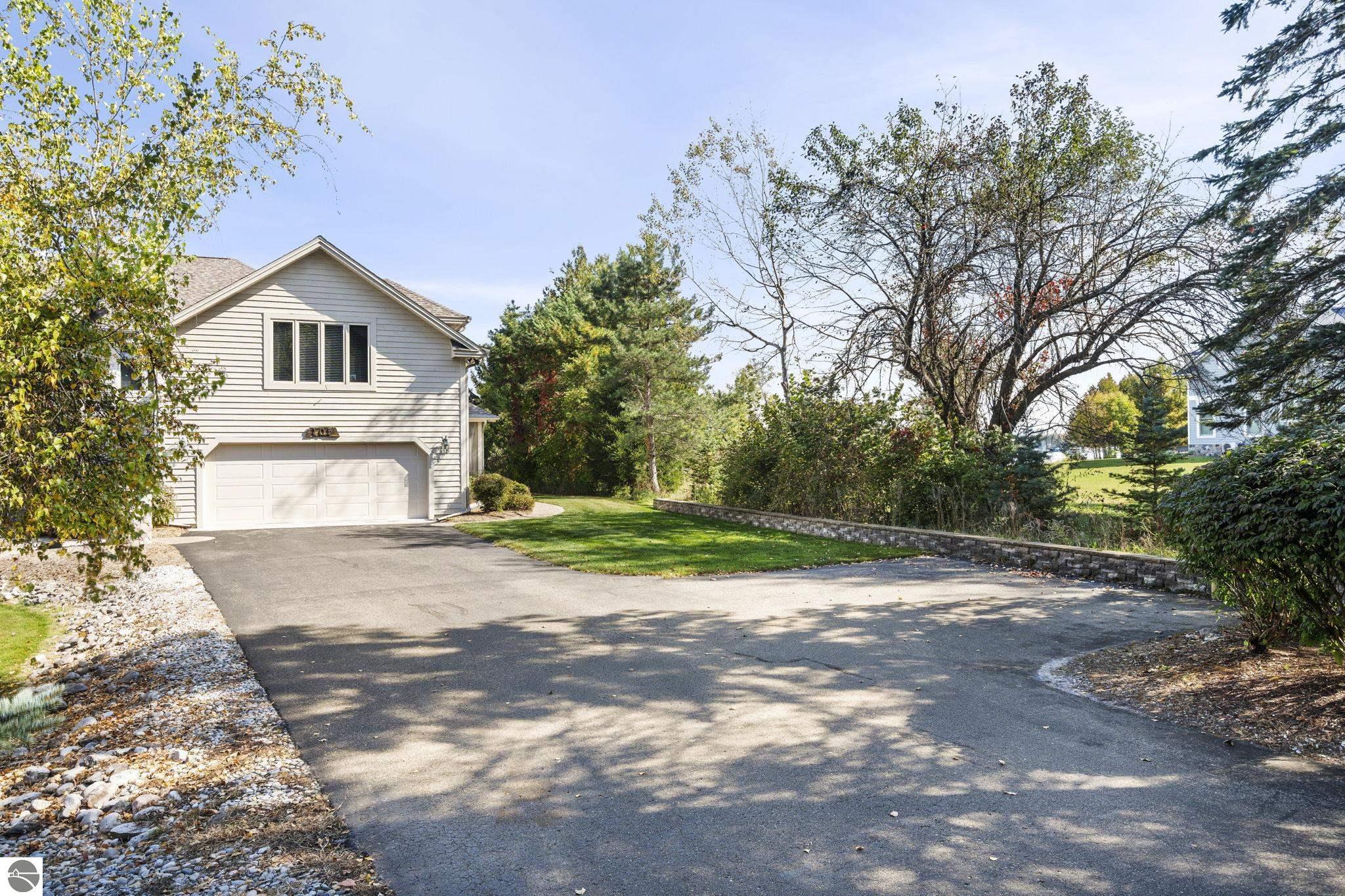 Bellaire, Michigan 49615, United States, 4 Bedrooms Bedrooms, ,4 BathroomsBathrooms,Residential,Pending,223987