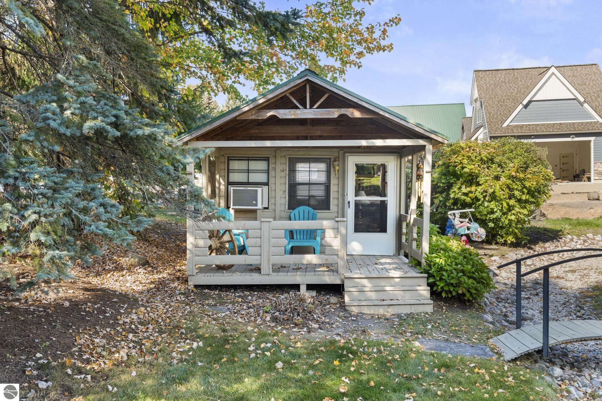 Bellaire, Michigan 49615, United States, 4 Bedrooms Bedrooms, ,4 BathroomsBathrooms,Residential,Pending,223987