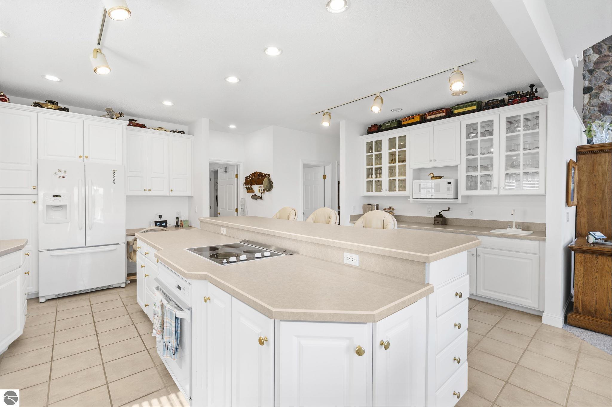 Bellaire, Michigan 49615, United States, 4 Bedrooms Bedrooms, ,4 BathroomsBathrooms,Residential,Pending,223987