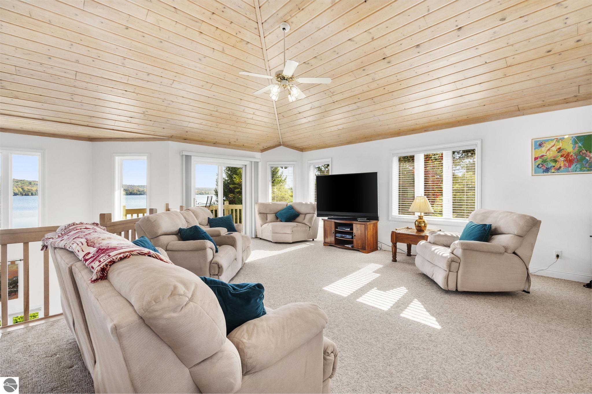 Bellaire, Michigan 49615, United States, 4 Bedrooms Bedrooms, ,4 BathroomsBathrooms,Residential,Pending,223987