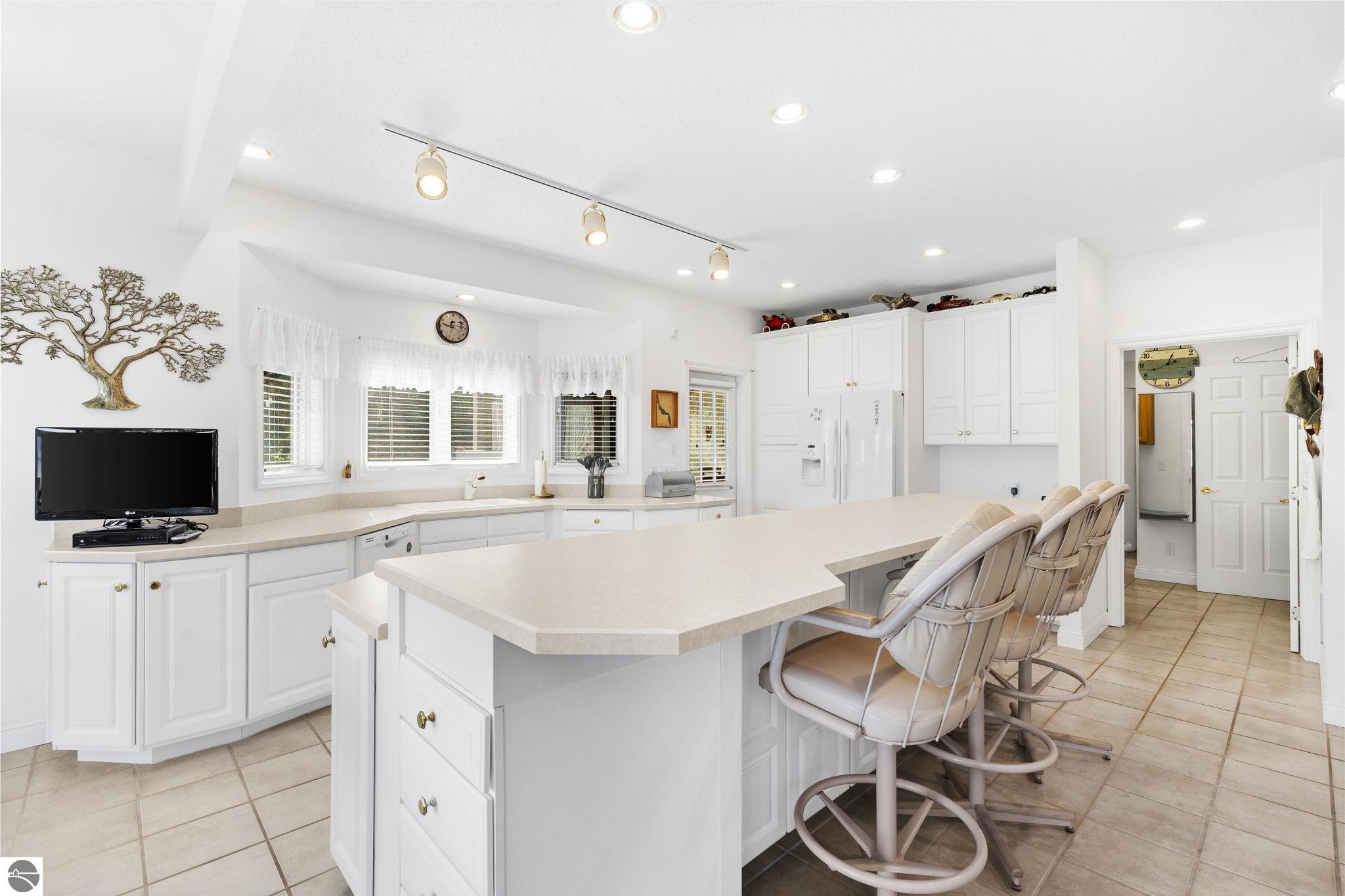 Bellaire, Michigan 49615, United States, 4 Bedrooms Bedrooms, ,4 BathroomsBathrooms,Residential,Pending,223987