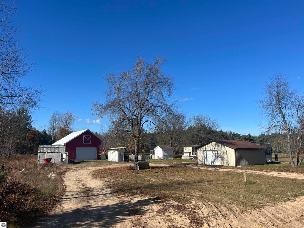 Photo of 2800 Bonfire Trail, Traverse City, MI 49685 (MLS # 1940007)