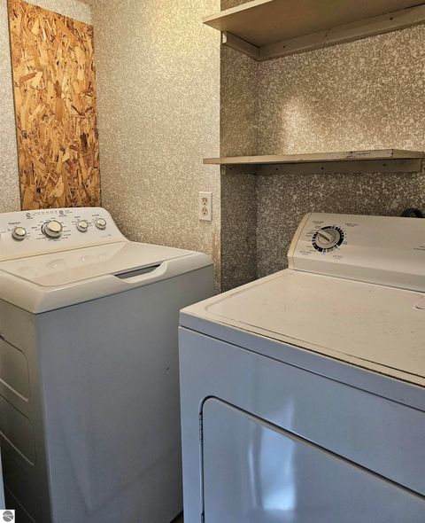 Tiny photo for 602 Olive Street, St Louis, MI 48880 (MLS # 1940207)