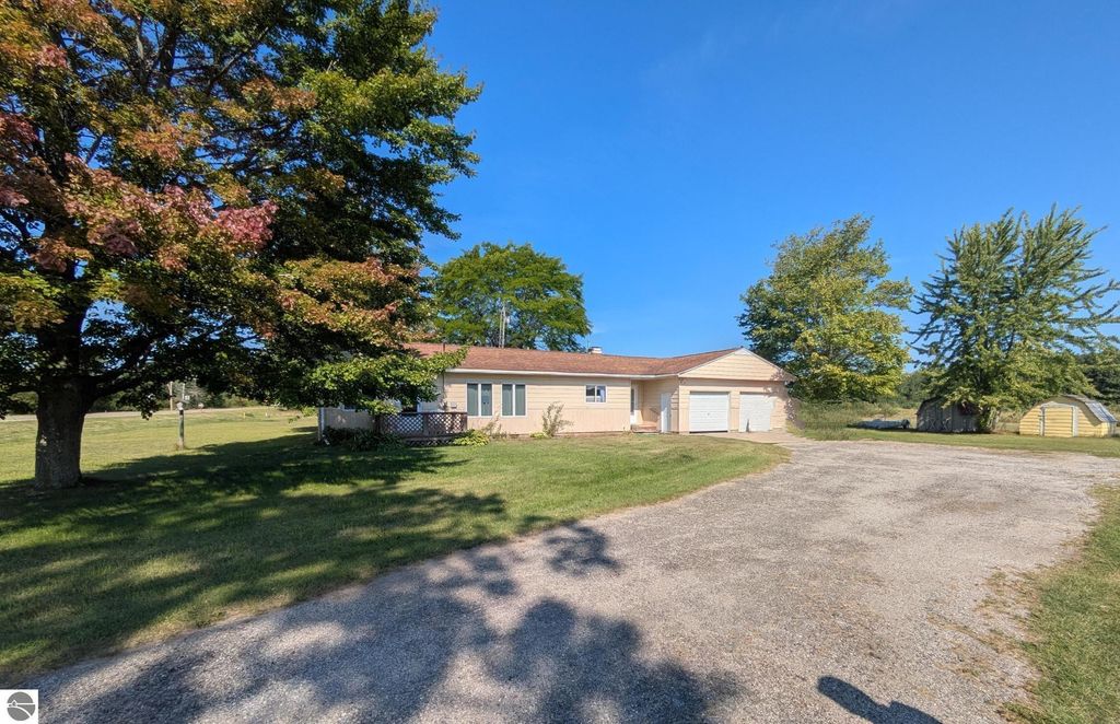 Photo of 530 Michelson Road, Houghton Lake, MI 48629 (MLS # 1938215)