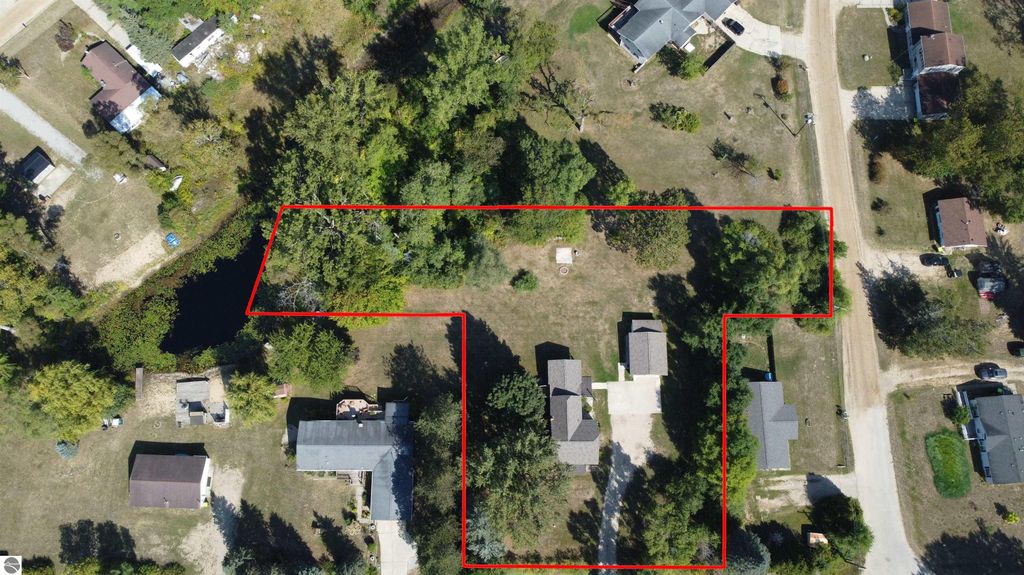Photo of 215 E Surrey Road, Farwell, MI 48622 (MLS # 1938697)