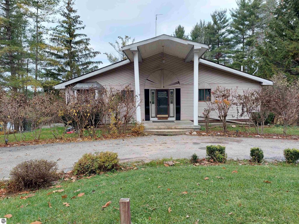 Photo of 5043 Queens Way, Gladwin, MI 48624 (MLS # 1937611)