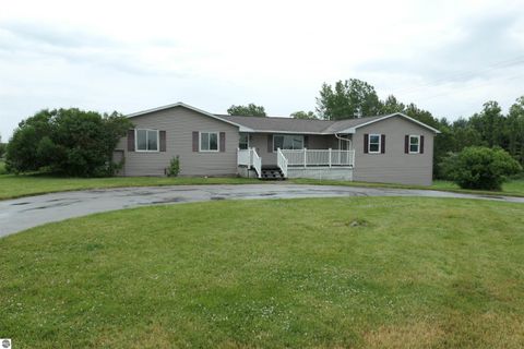 Photo of 1608 Linksview Way, Gladwin, MI 48625 (MLS # 1929704)