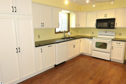 Tiny photo for 1608 Linksview Way, Gladwin, MI 48625 (MLS # 1929704)