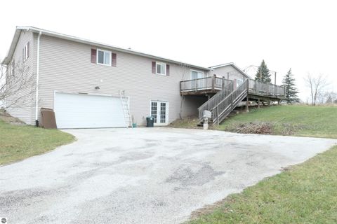 Tiny photo for 1608 Linksview Way, Gladwin, MI 48625 (MLS # 1929704)