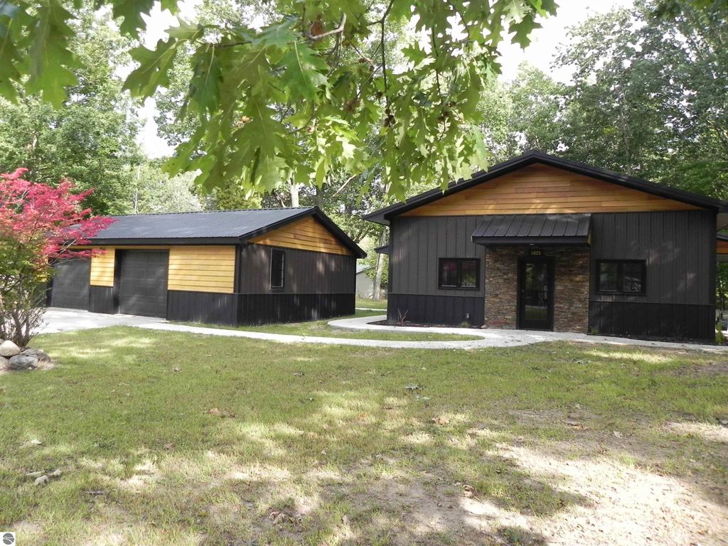 Photo of 1025 Barcelona Drive, Weidman, MI 48893 (MLS # 1938668)