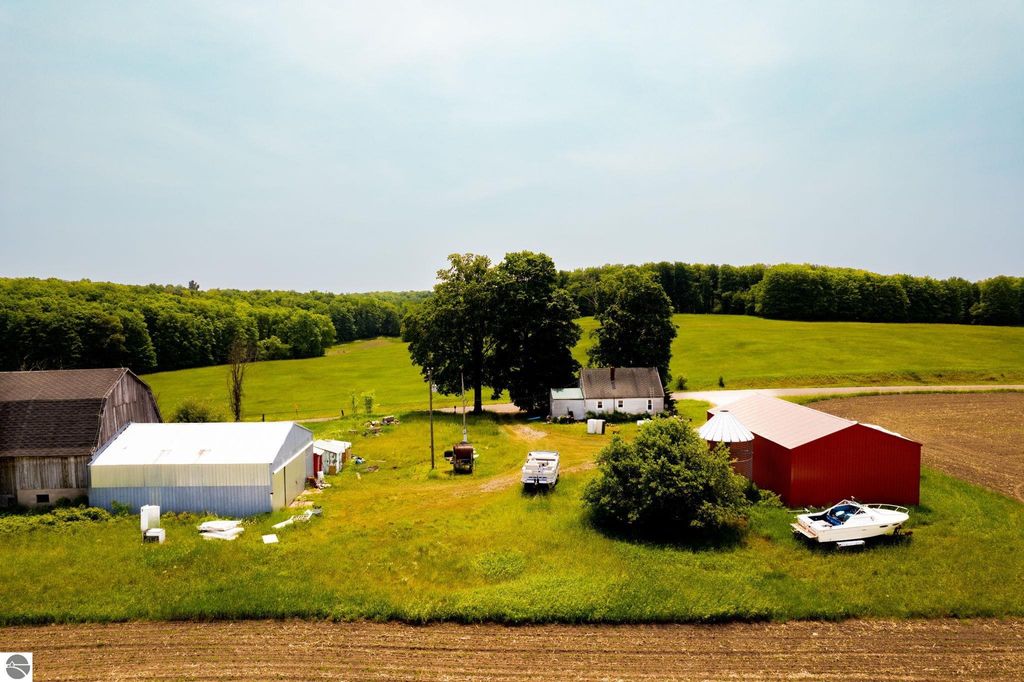 Photo of 8765 Beckett, Johannesburg, MI 49751 (MLS # 1938963)
