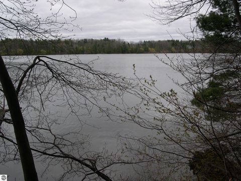 Photo of 1589 Edgewater Ridge, Traverse City, MI 49684 (MLS # 1914251)