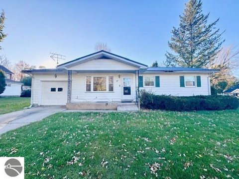 Photo of 327 Eaton Street, Breckenridge, MI 48615 (MLS # 1940312)