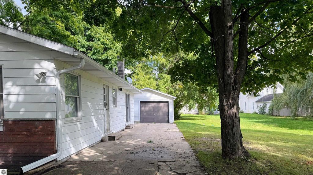 Photo of 222 N Canal Street, Lake City, MI 49651 (MLS # 1938406)