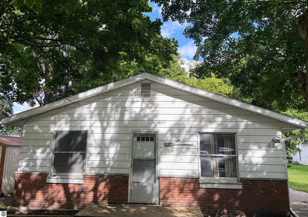 Photo of 222 N Canal Street, Lake City, MI 49651 (MLS # 1938406)