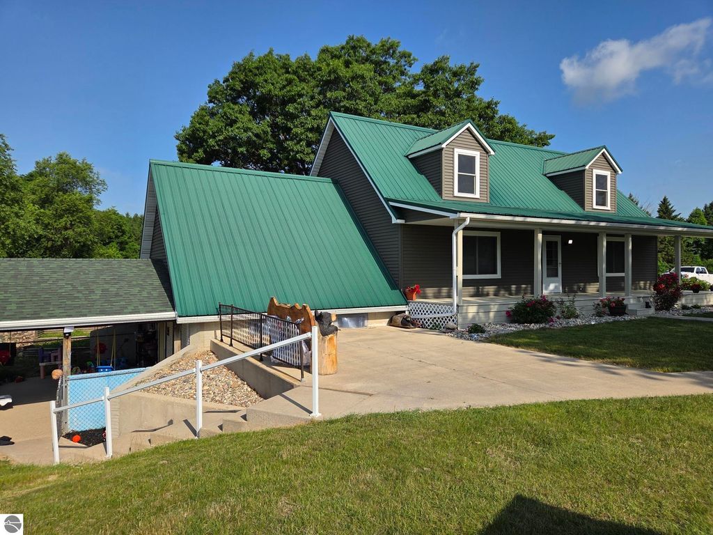 Photo of 14123 30th Avenue, Remus, MI 49340 (MLS # 1935578)