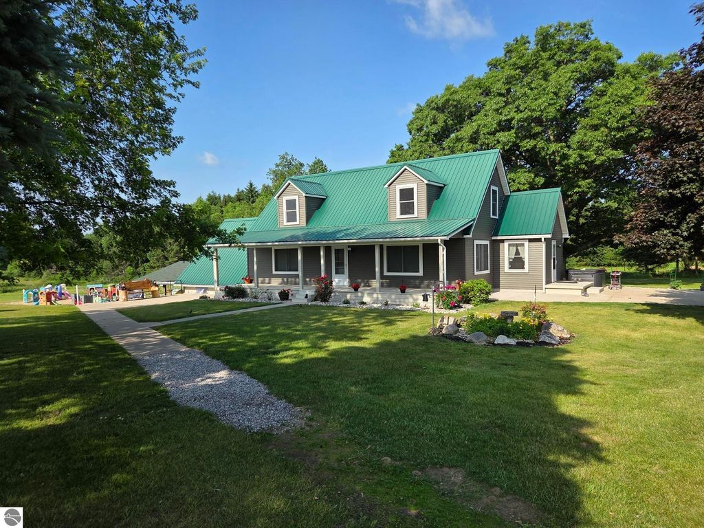 Photo of 14123 30th Avenue, Remus, MI 49340 (MLS # 1935578)