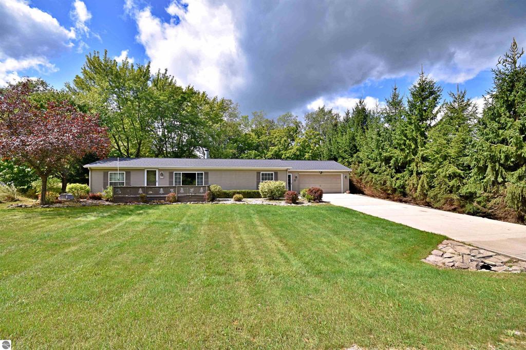 Photo of 6138 Cedar Drive, Cadillac, MI 49601 (MLS # 1938374)