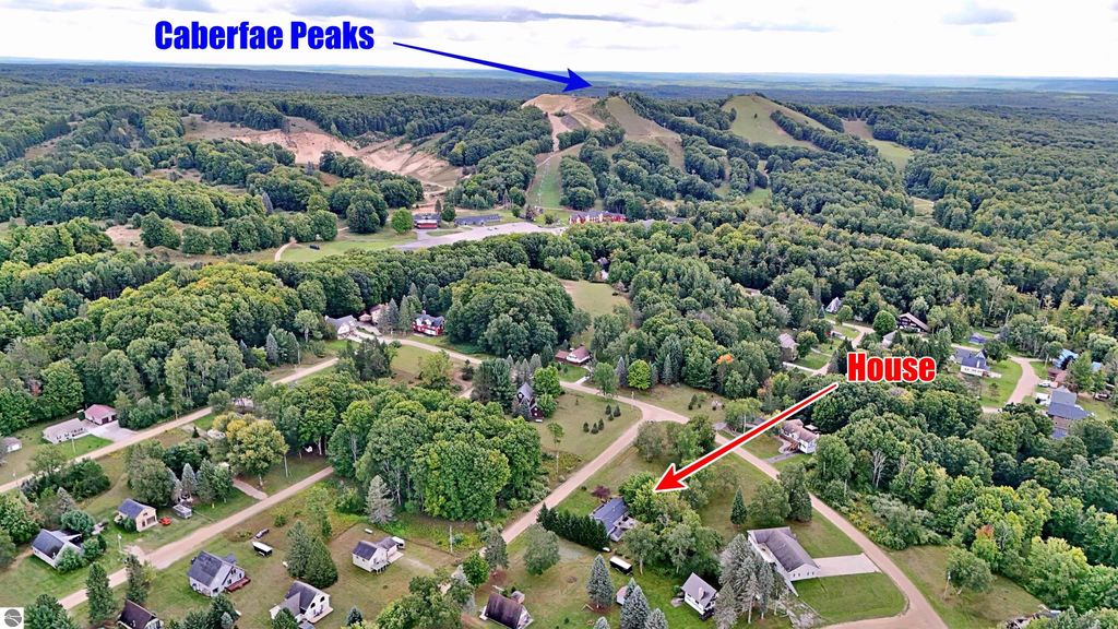 Photo of 6138 Cedar Drive, Cadillac, MI 49601 (MLS # 1938374)