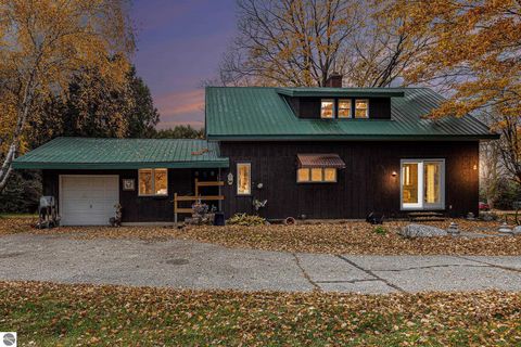 Photo of 7602 S 43 1/2 Road, Cadillac, MI 49601 (MLS # 1940276)