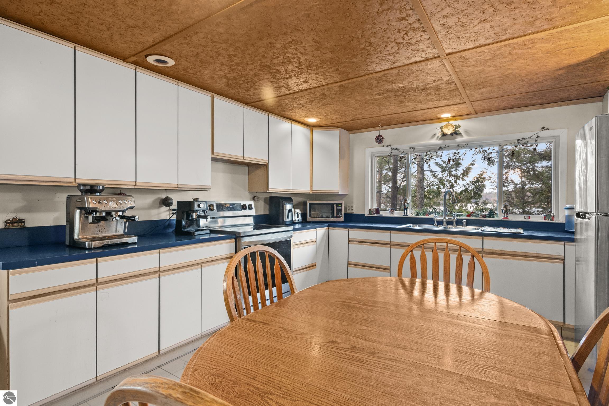 Traverse City, Michigan 49696, United States, 2 Bedrooms Bedrooms, ,1 BathroomBathrooms,Residential,Active,249116