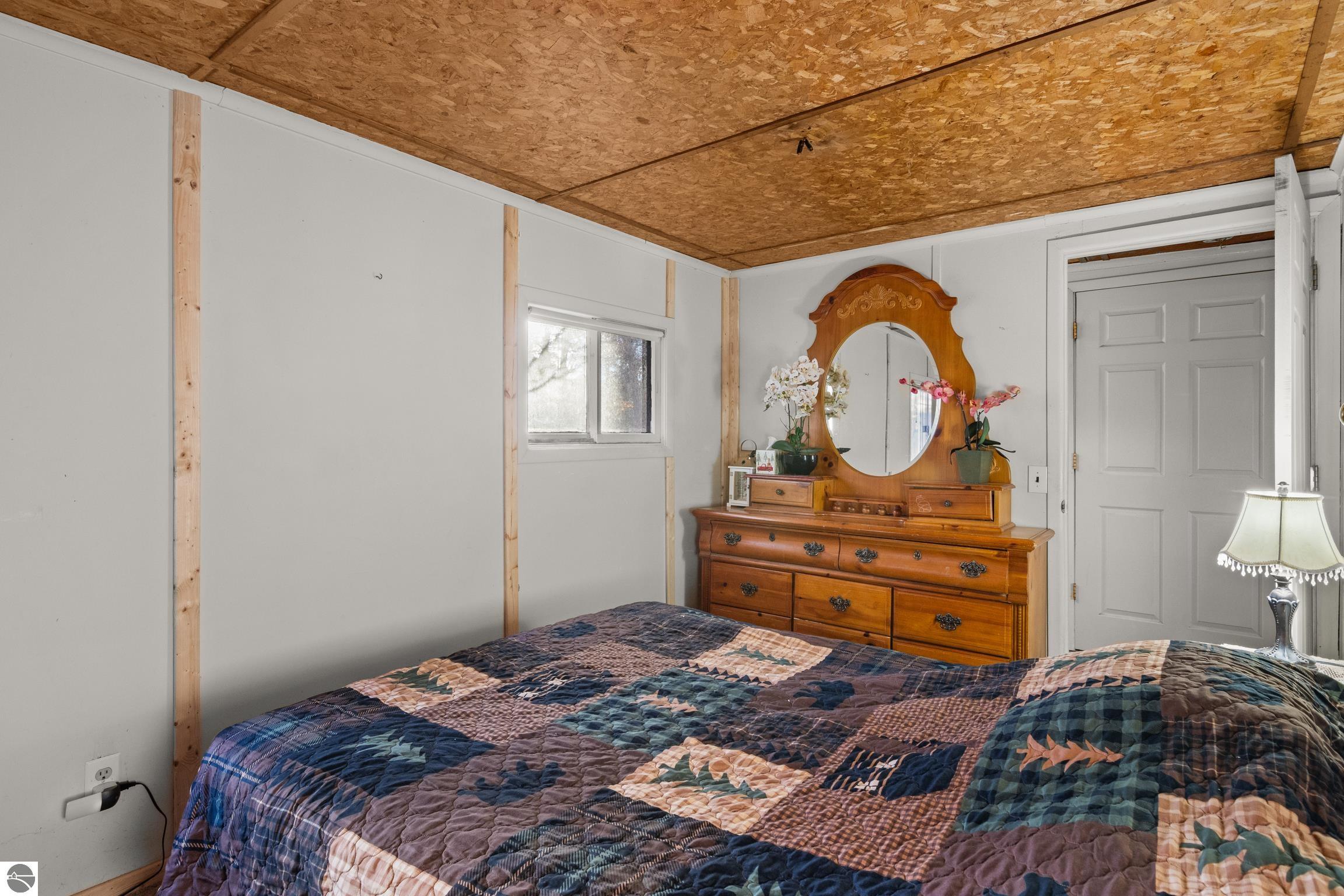 Traverse City, Michigan 49696, United States, 2 Bedrooms Bedrooms, ,1 BathroomBathrooms,Residential,Active,249116