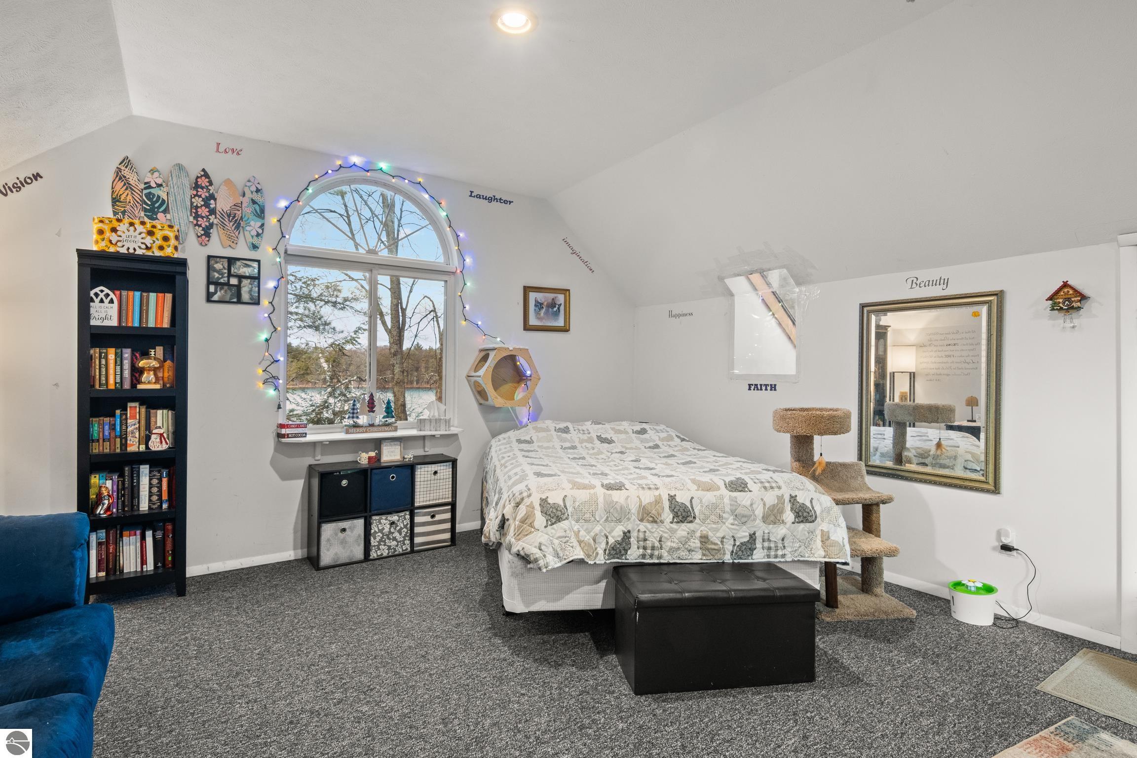 Traverse City, Michigan 49696, United States, 2 Bedrooms Bedrooms, ,1 BathroomBathrooms,Residential,Active,249116