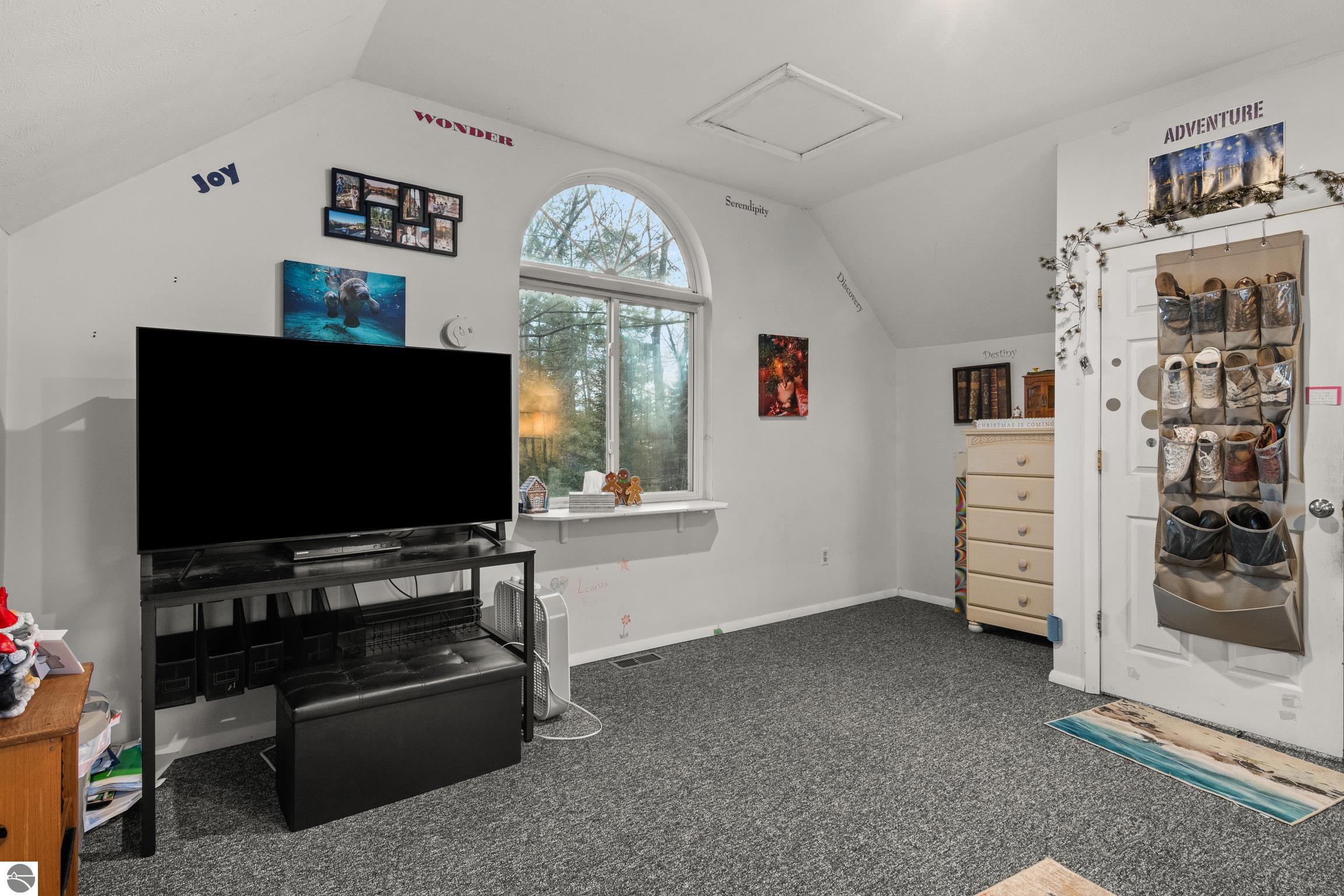 Traverse City, Michigan 49696, United States, 2 Bedrooms Bedrooms, ,1 BathroomBathrooms,Residential,Active,249116