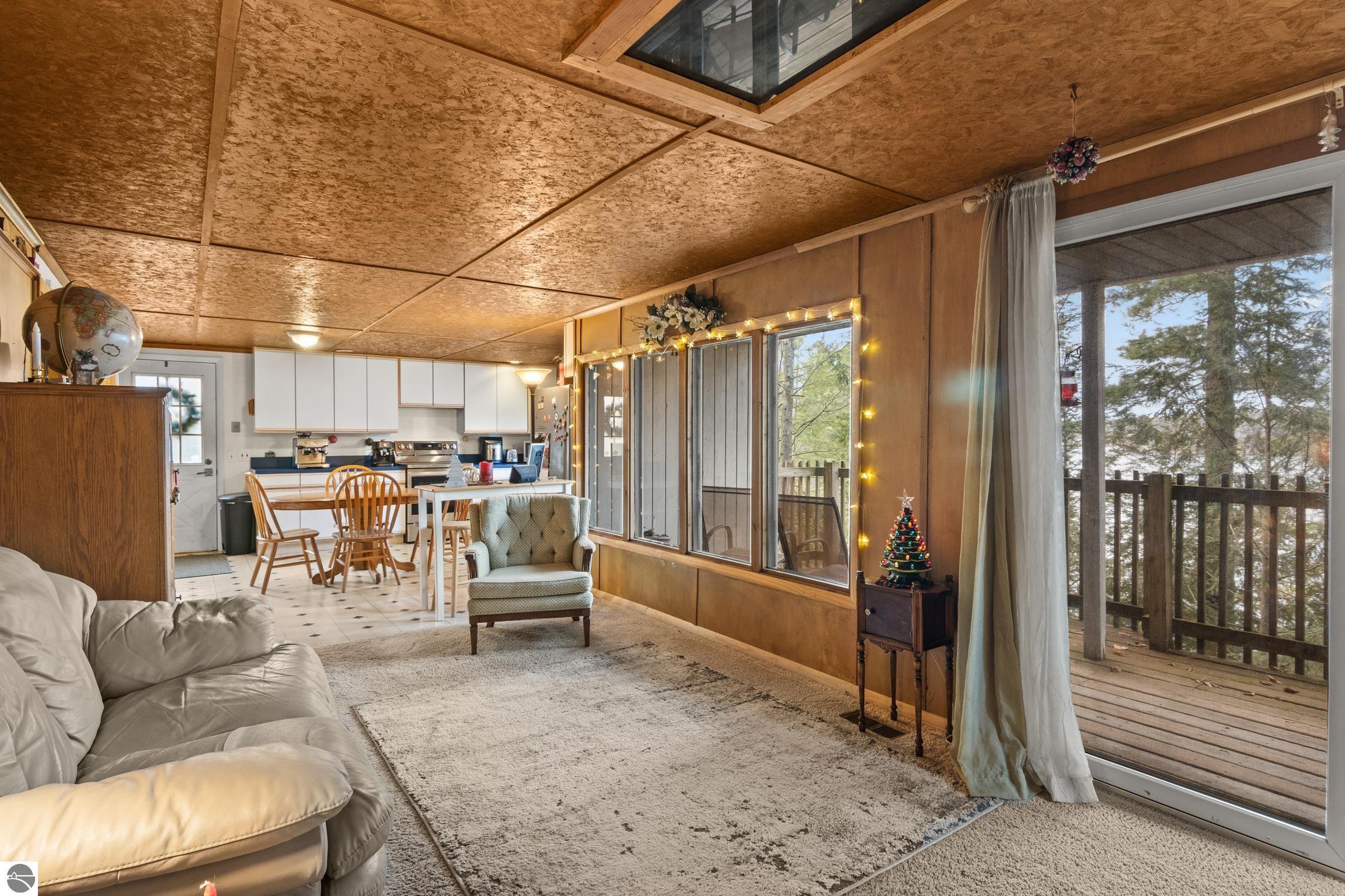 Traverse City, Michigan 49696, United States, 2 Bedrooms Bedrooms, ,1 BathroomBathrooms,Residential,Active,249116