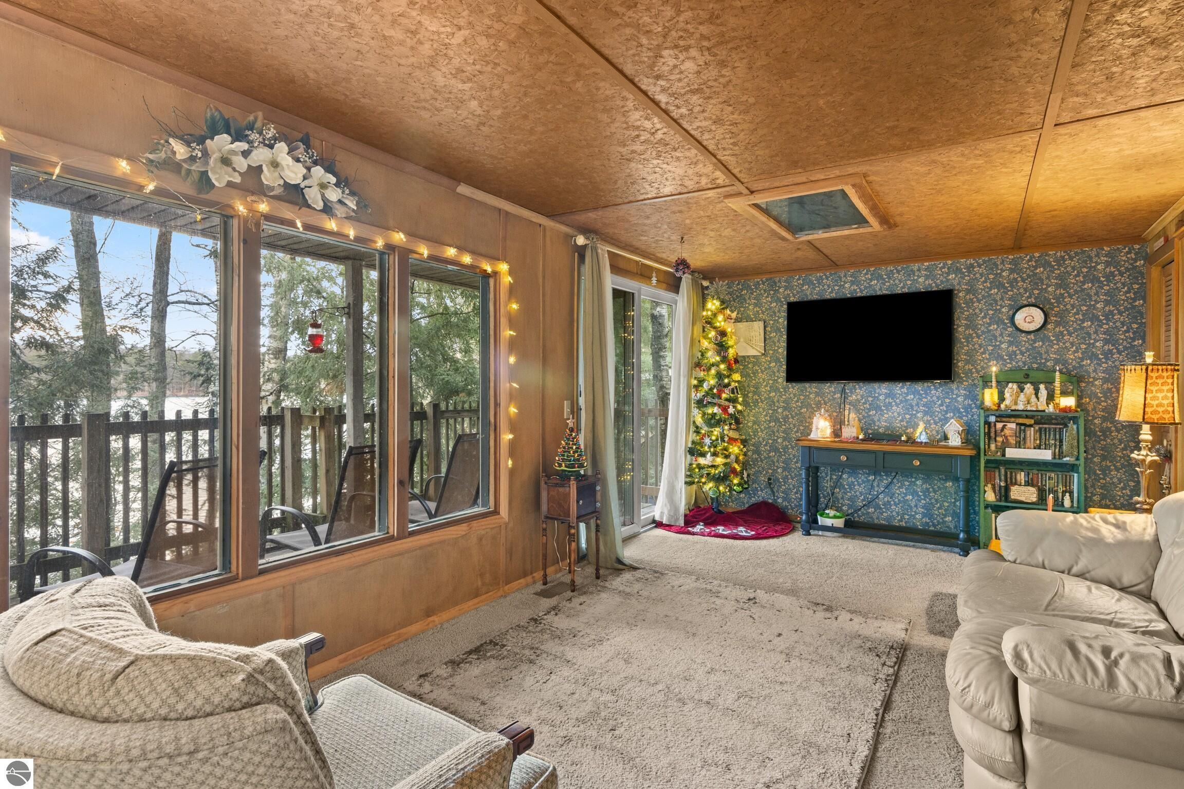 Traverse City, Michigan 49696, United States, 2 Bedrooms Bedrooms, ,1 BathroomBathrooms,Residential,Active,249116