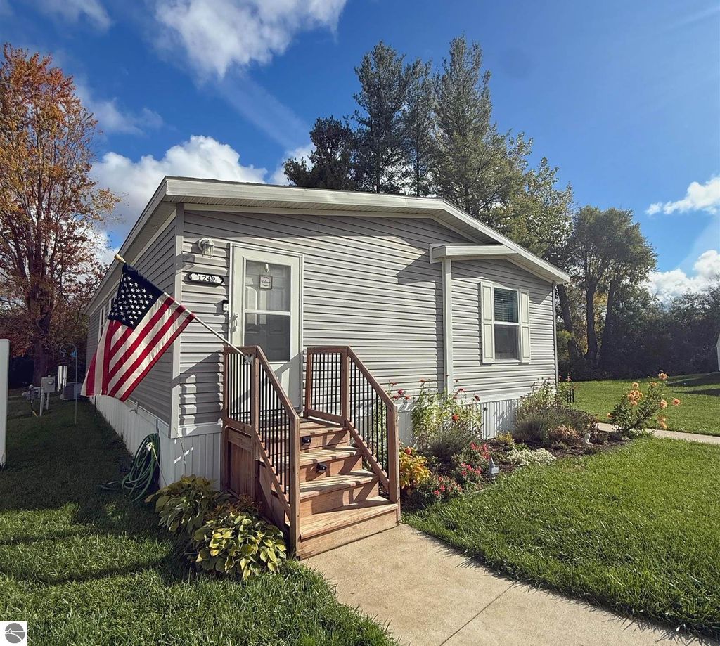 Photo of 1249 Concord, Mt Pleasant, MI 48858 (MLS # 1939866)