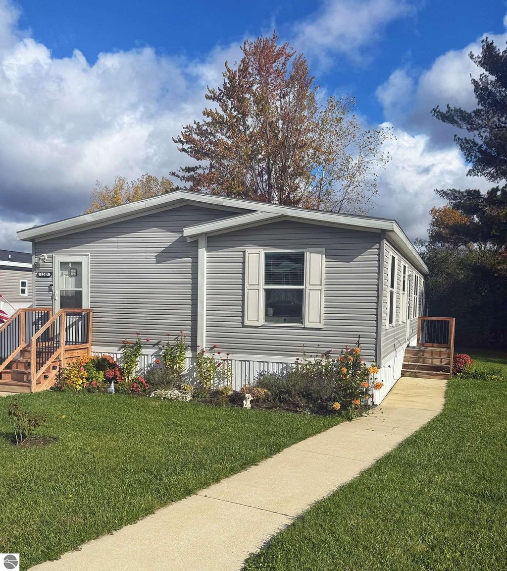 Photo of 1249 Concord, Mt Pleasant, MI 48858 (MLS # 1939866)